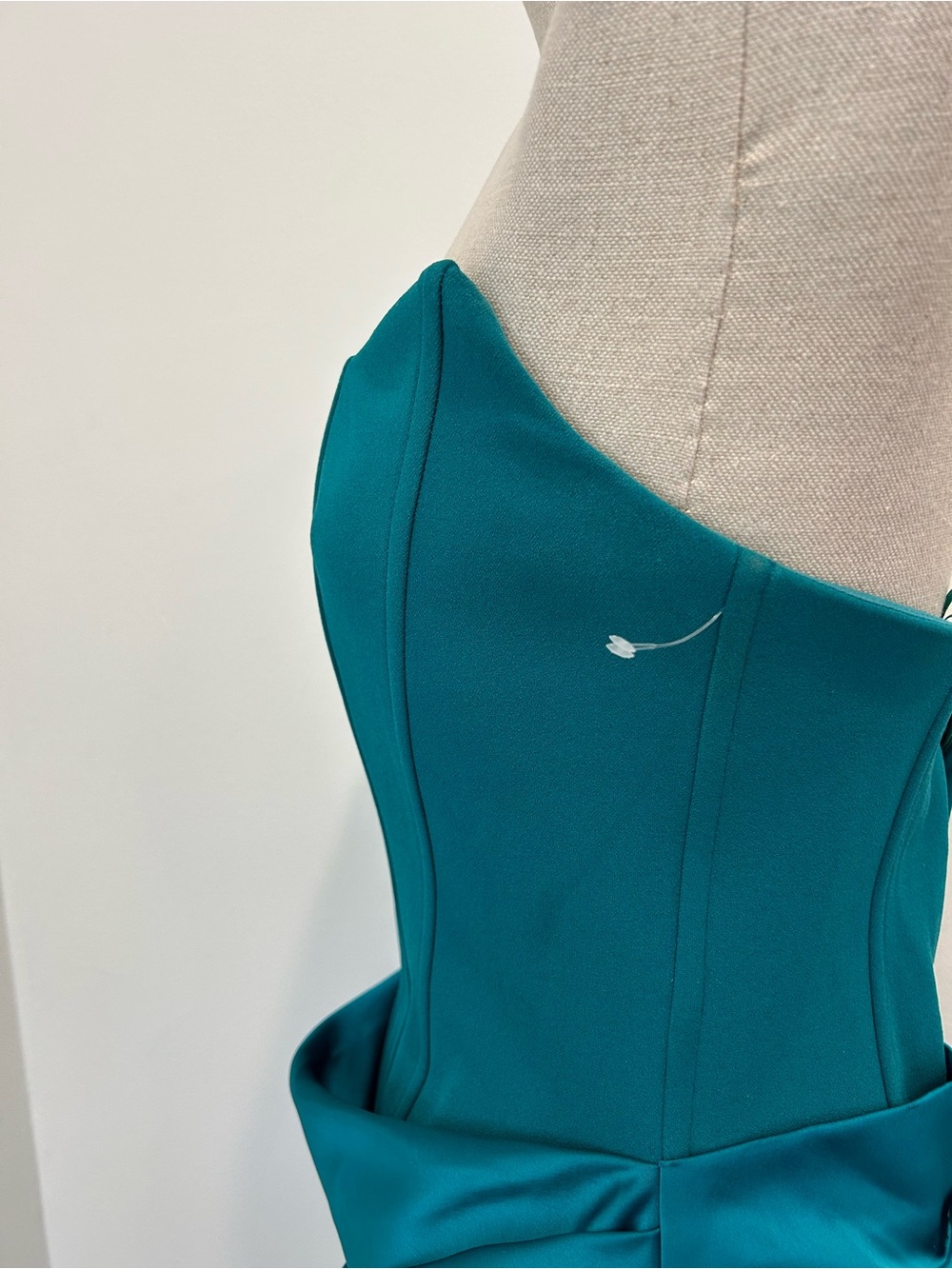 BETSY & ADAM - Strapless Mixed Media Teal Gown Size 6 - Picture 10 of 15